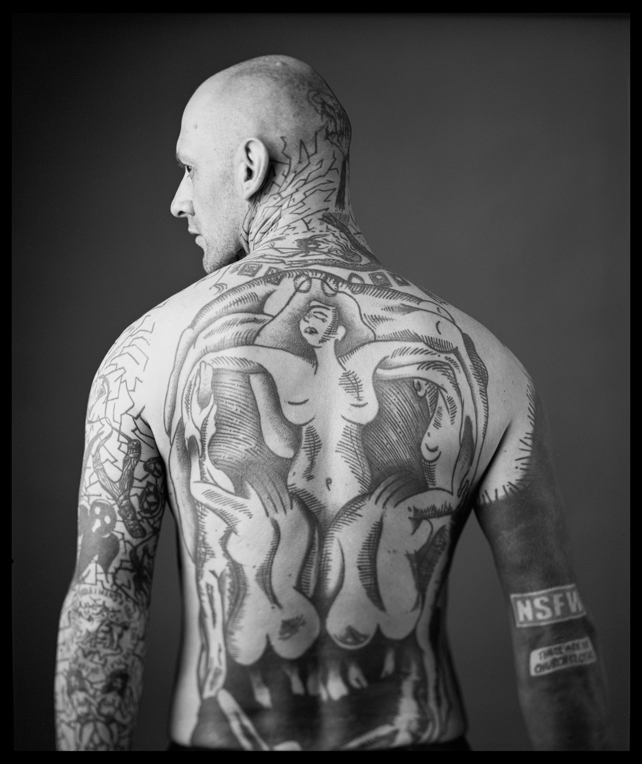 Sascha Billig - Tattookörper Analoge Portraitfotografie in Dresden, Fineartphotography, Rücken mit Tattoos