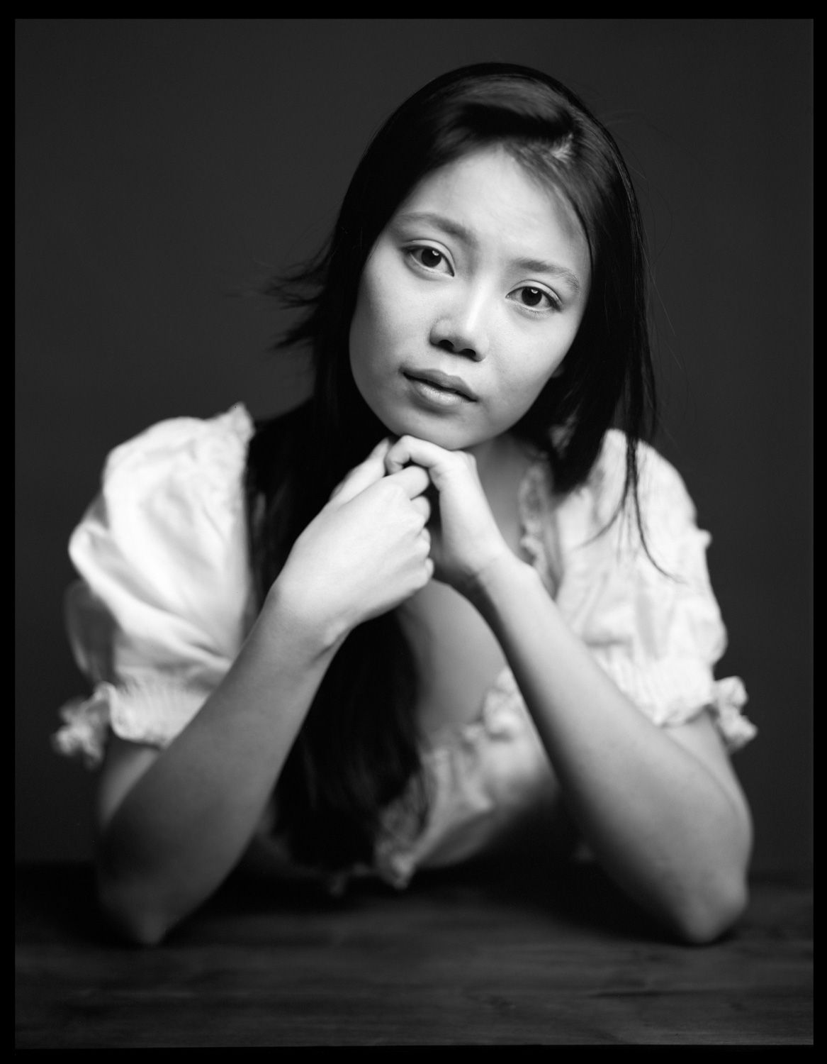 Analog portraitfotografie dresden schwarzweiss Asiatin 